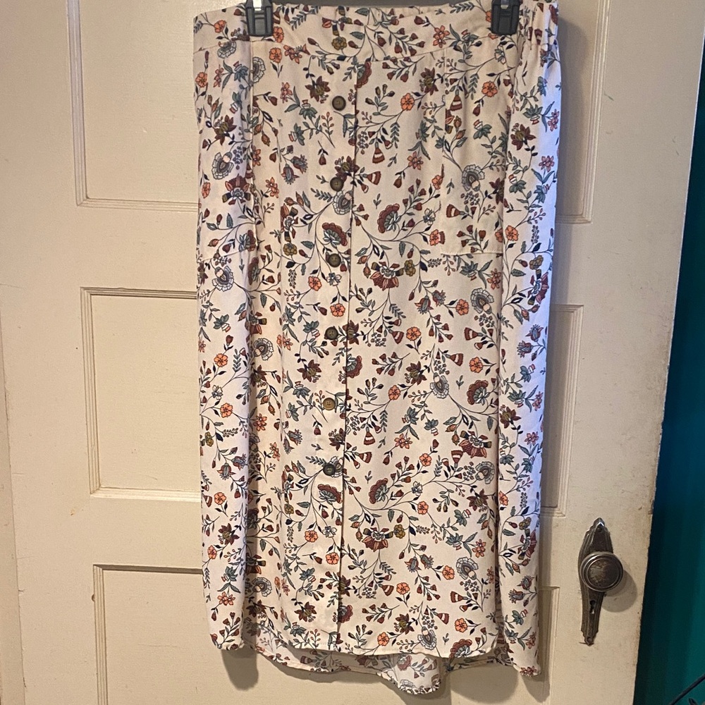 Maurices White Floral Button-Front Midi Skirt Size L